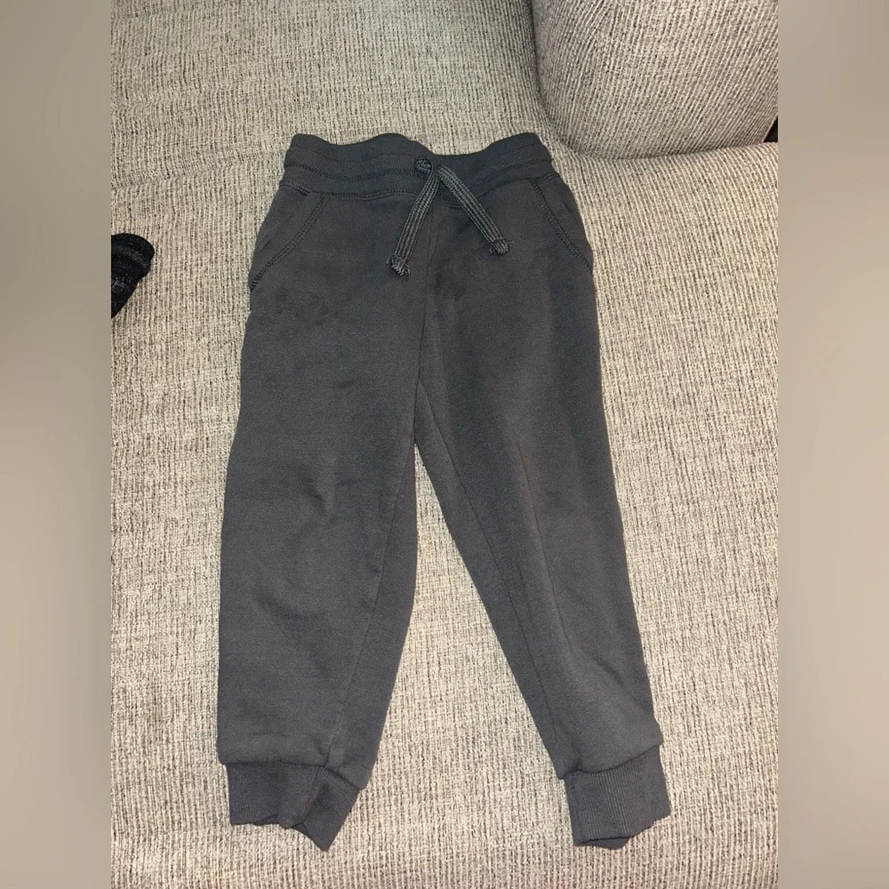 Lot of 5 pairs of sweatpants for kids size 3t - Picture 8 of 11